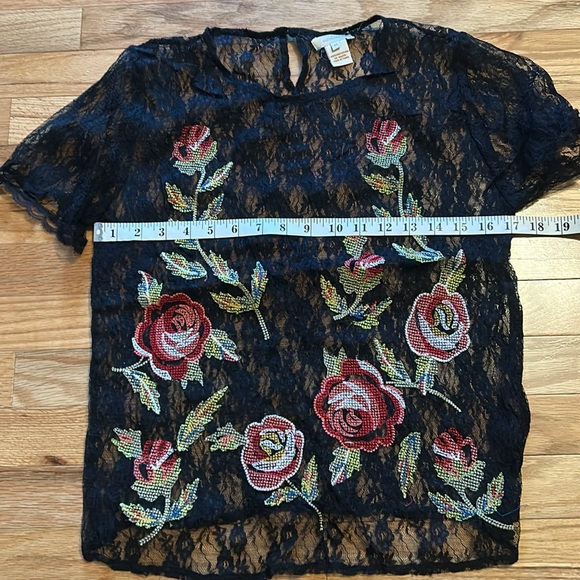 Gorgeous black lace embroidered top by Sundance. Size medium. Worn once. - Picture 6 of 6